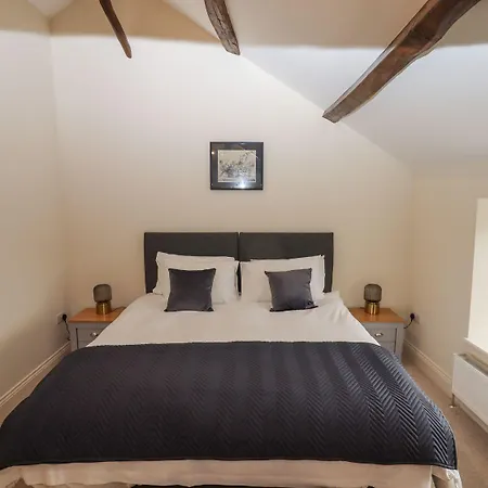 1 Grosvenor Farm * Skipton